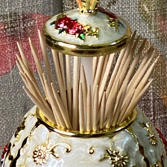 Fancy Toothpick Dispenser Plastic Enameled Really Fun Piece for Parties! EUC - Picture 4 of 5
